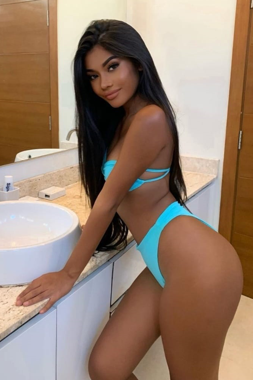 Escort Ibiza - MINIE - Ibiza Tops Escort Ibiza - MINIE - Ibiza Tops