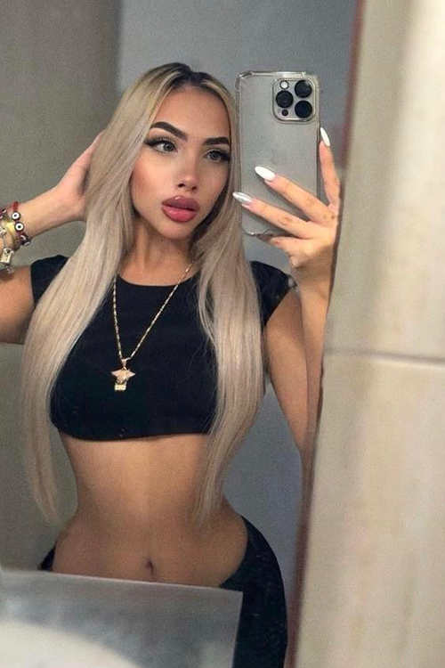 Escort Ibiza - ZOE - Ibiza Tops