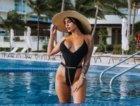 Escort Ibiza - AURA - Ibiza Tops